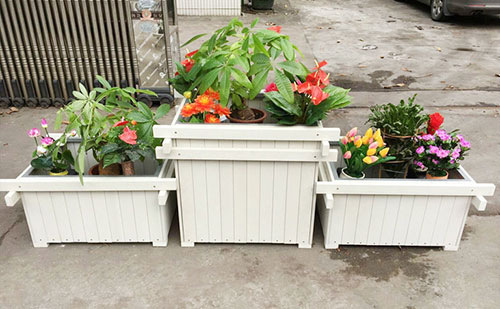 欣方圳塑木花箱，讓廣西來賓市顯得更加的蓬勃生機(jī)