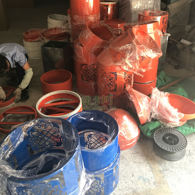 民族風(fēng)情戶(hù)外鋼制分類(lèi)垃圾桶-戶(hù)外垃圾桶定制廠(chǎng)家