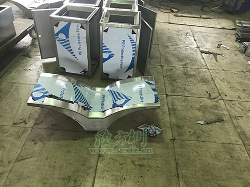 由手藝精湛的焊工師傅焊接，打磨師傅全程手工打磨而成。